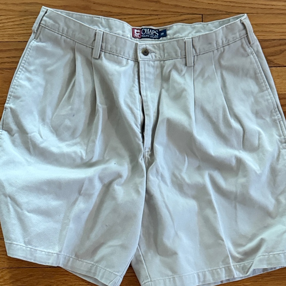 CHAPS brand Men's Cream Flat Front Shorts 90’s preppy